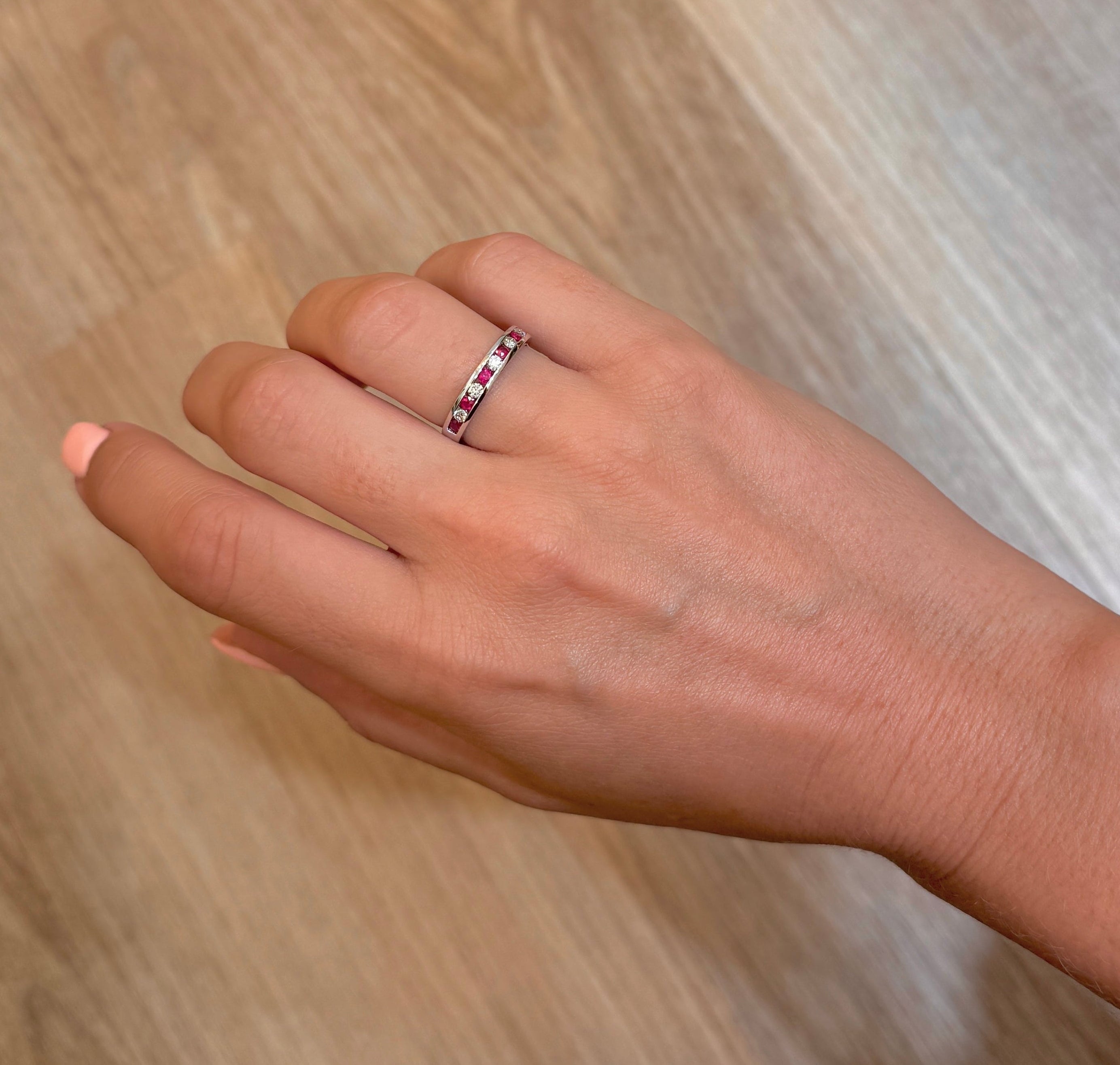 Ruby & Diamond Band, Channel Set