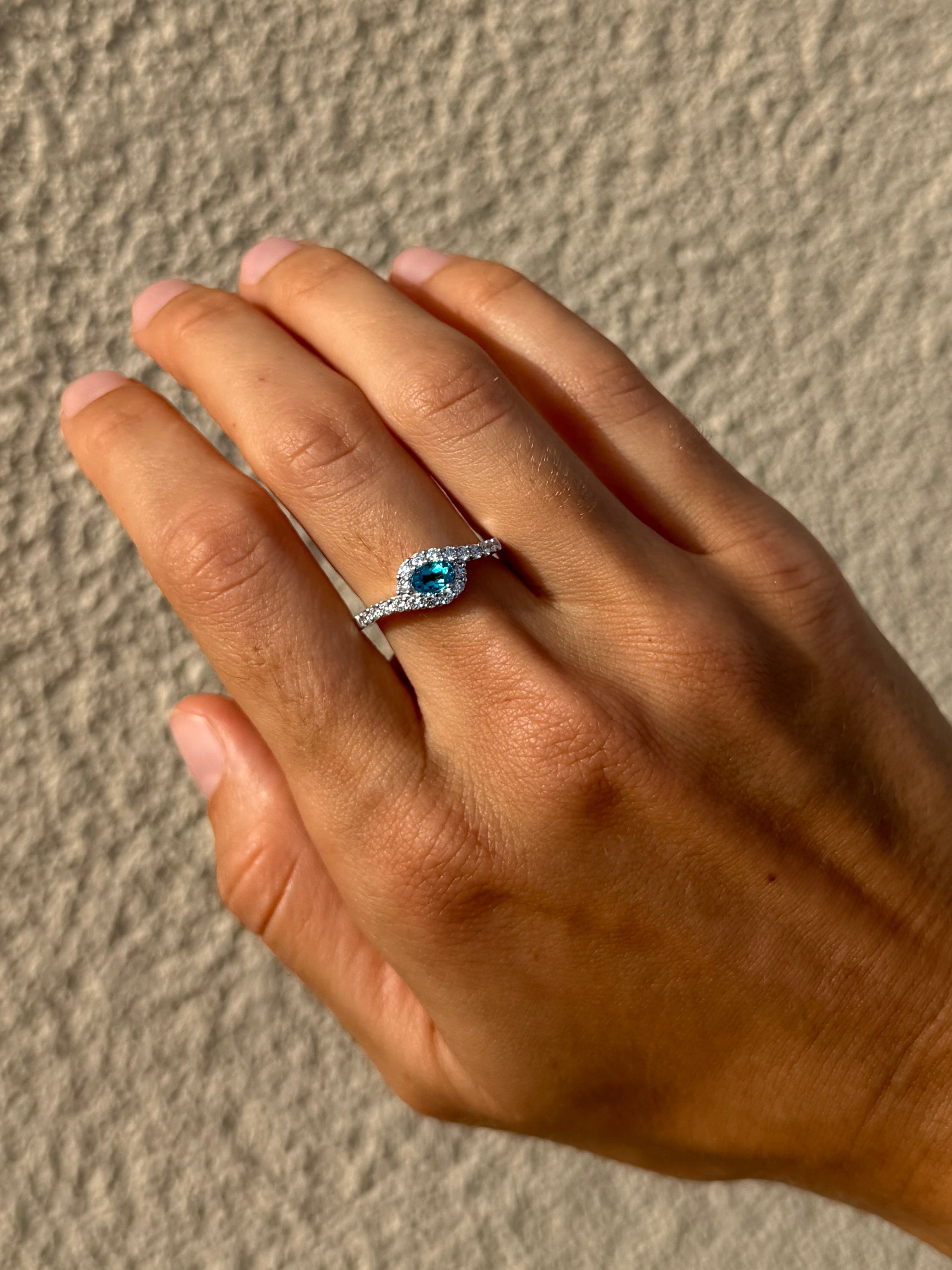 Paraíba Tourmaline Oval Ring - GIA Certified Natural