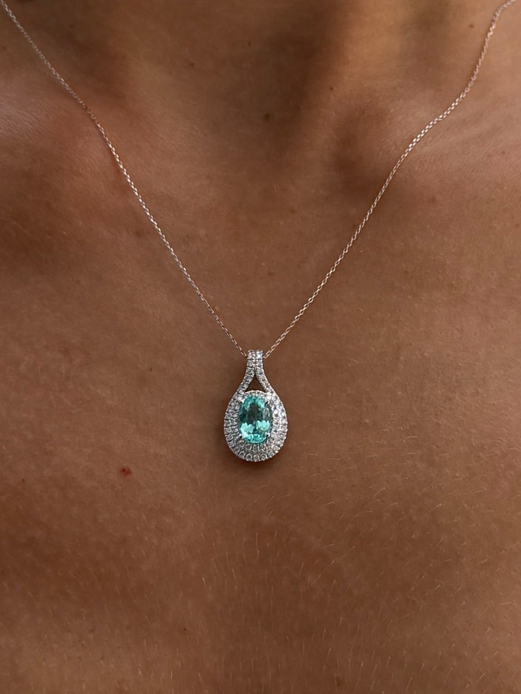 Paraíba Tourmaline Oval Pendant with Diamonds - GIA Certified Natural - 1.01 cts