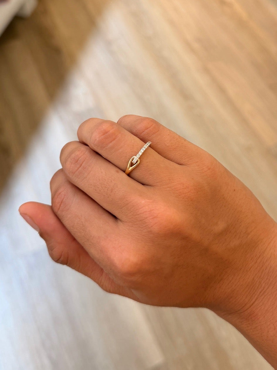 Dainty Loop Diamond Ring