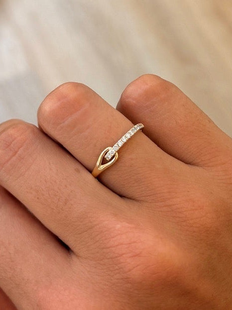 Dainty Loop Diamond Ring