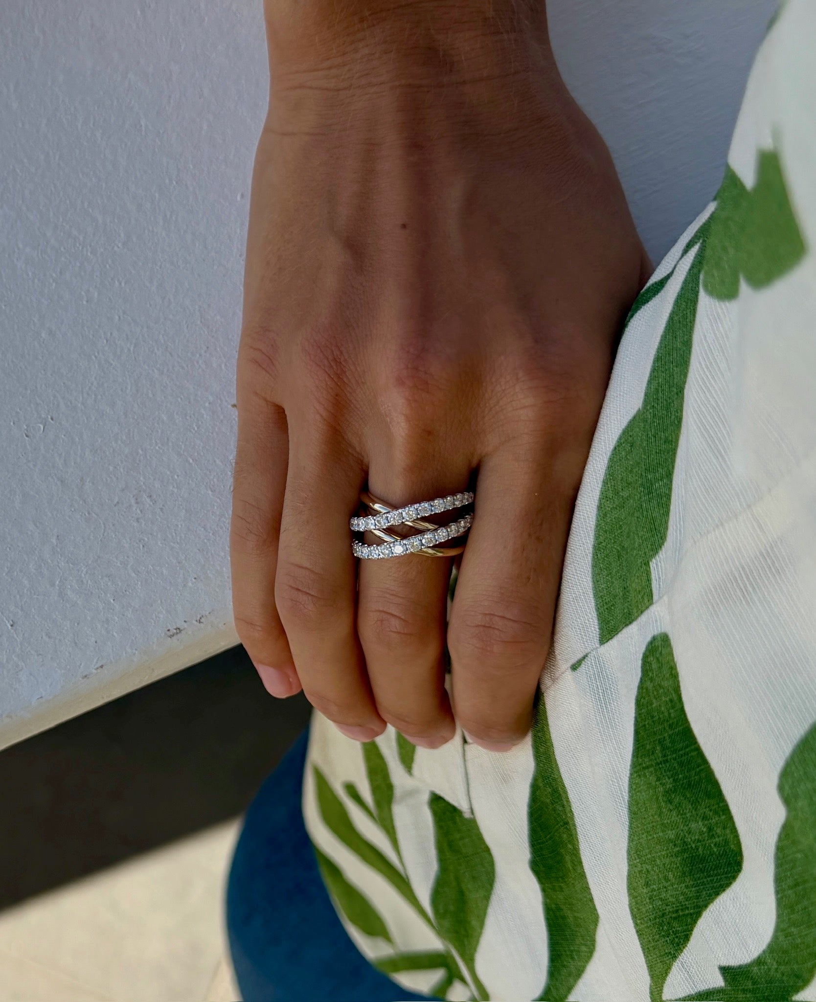 Double Diamond Crossover Ring
