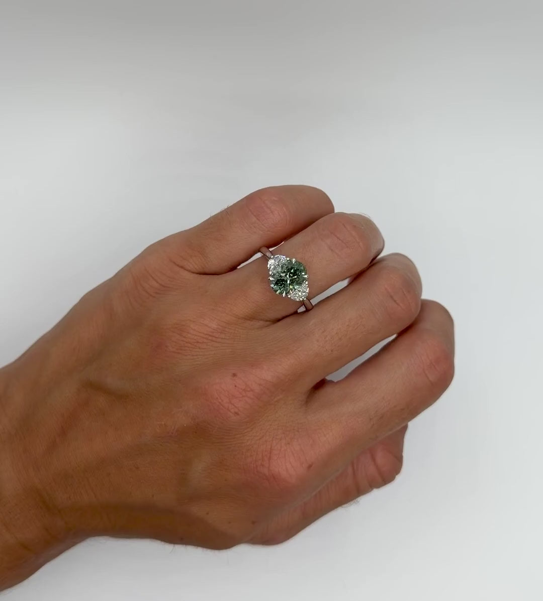 Fancy Vivid Green IGI Lab Diamond Ring