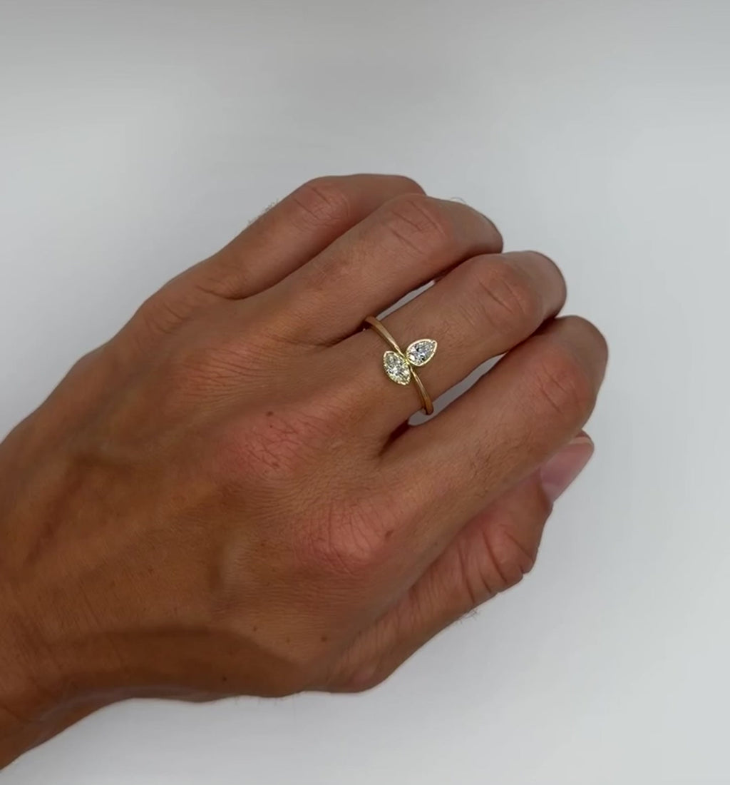Toi et Moi Vertical Diamond Ring