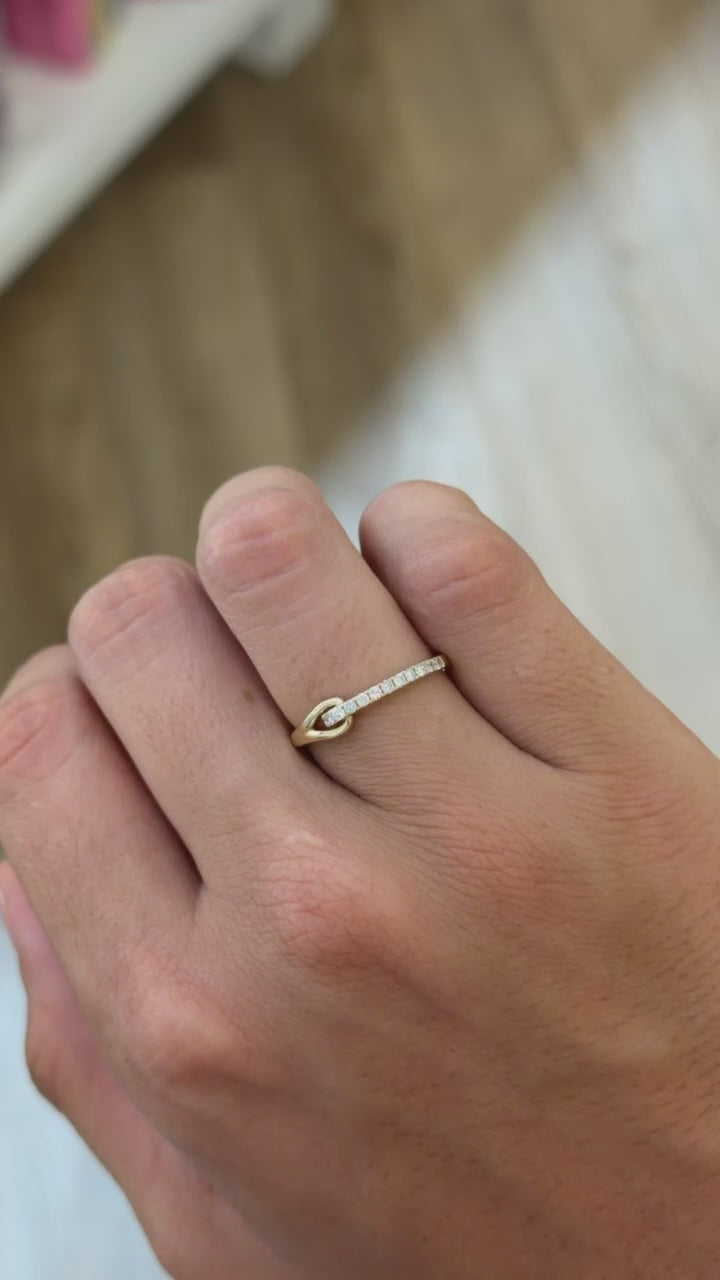 Dainty Loop Diamond Ring