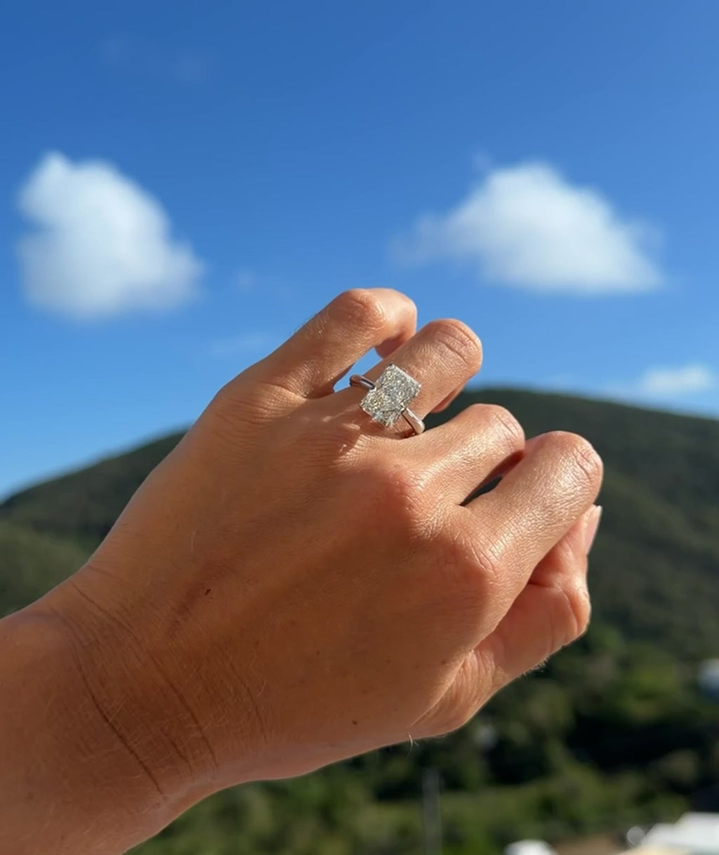 IGI Radiant Lab Diamond Ring with Hidden Halo